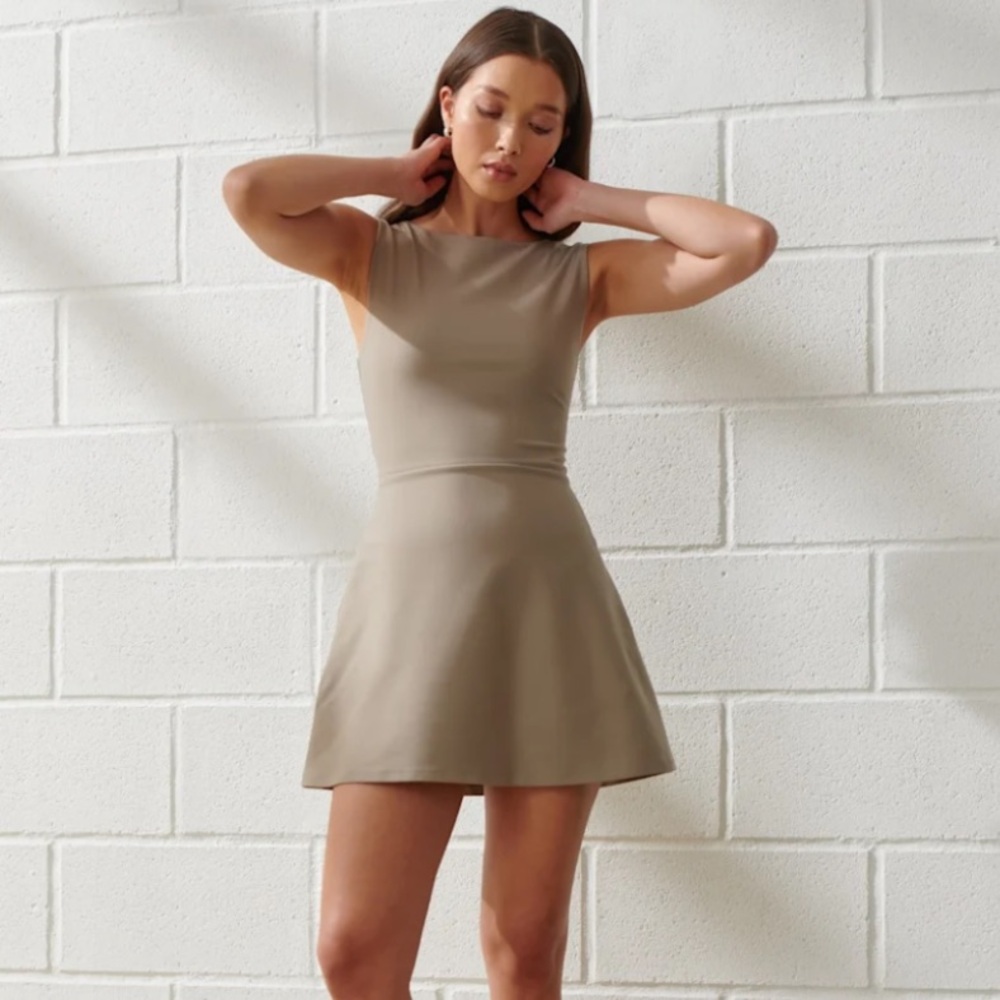 NWT Abercrombie YPB sculptlux Slash mini dress M 🤎